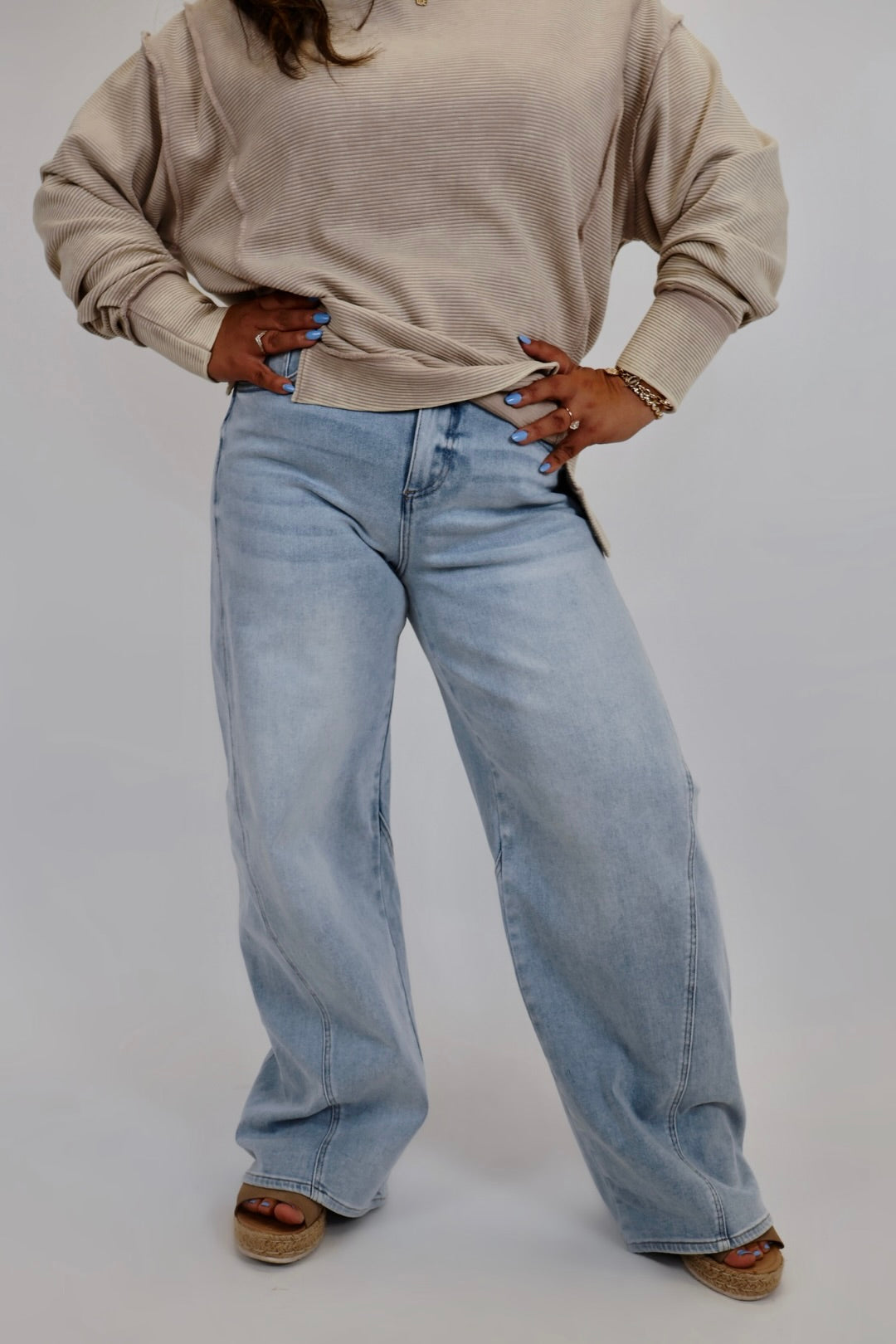 Scarlett Mid Rise Barrel Jeans